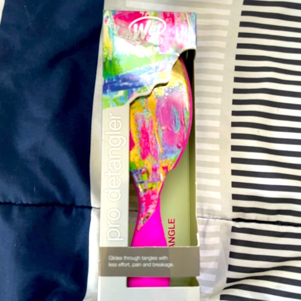 Wet brush pro detangler
